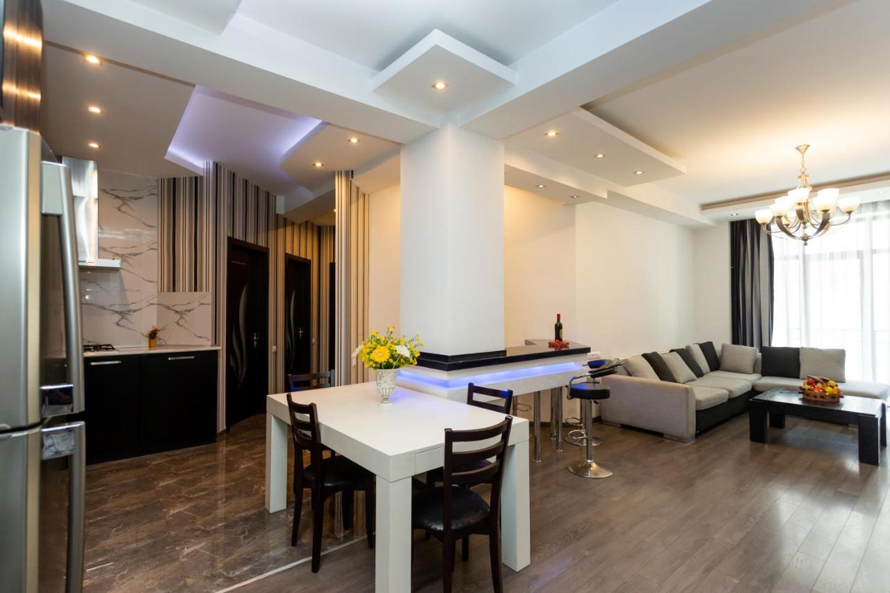 Two Bedroom Apartment In The City Center Тбилиси Экстерьер фото
