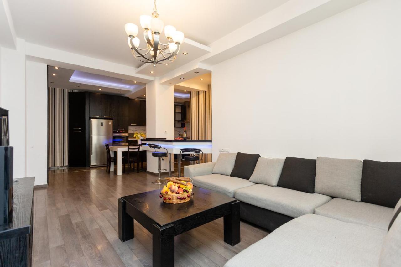 Two Bedroom Apartment In The City Center Тбилиси Экстерьер фото