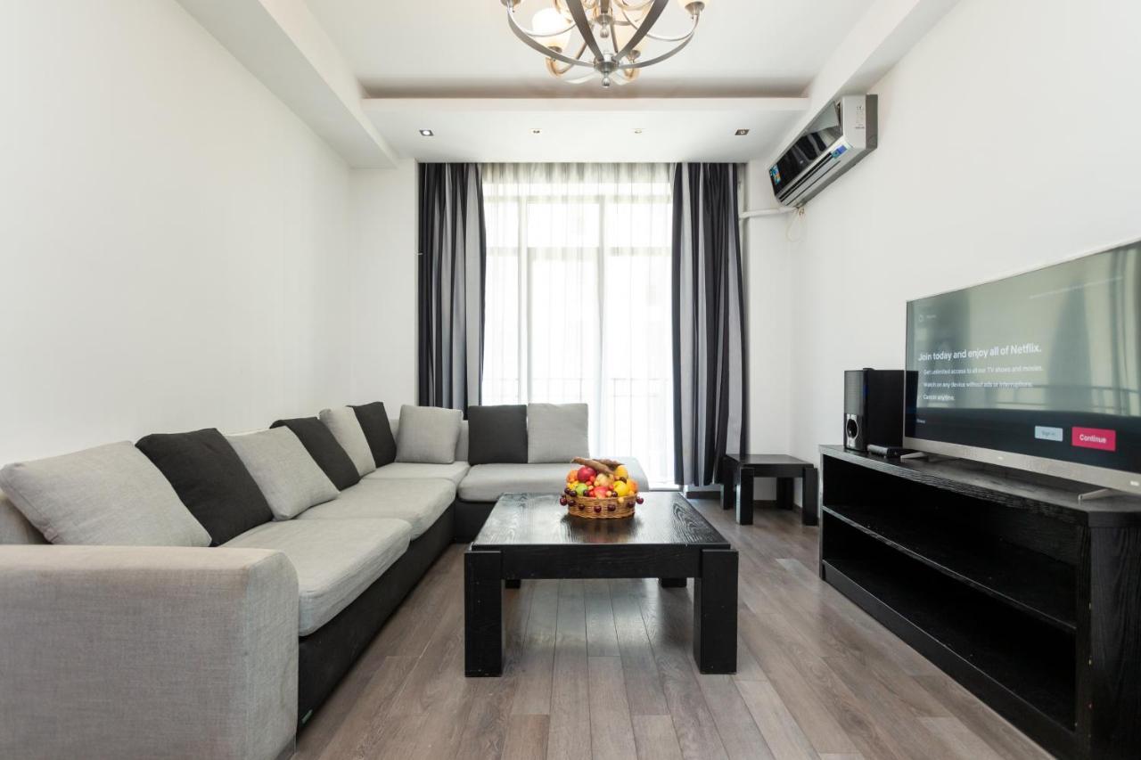 Two Bedroom Apartment In The City Center Тбилиси Экстерьер фото