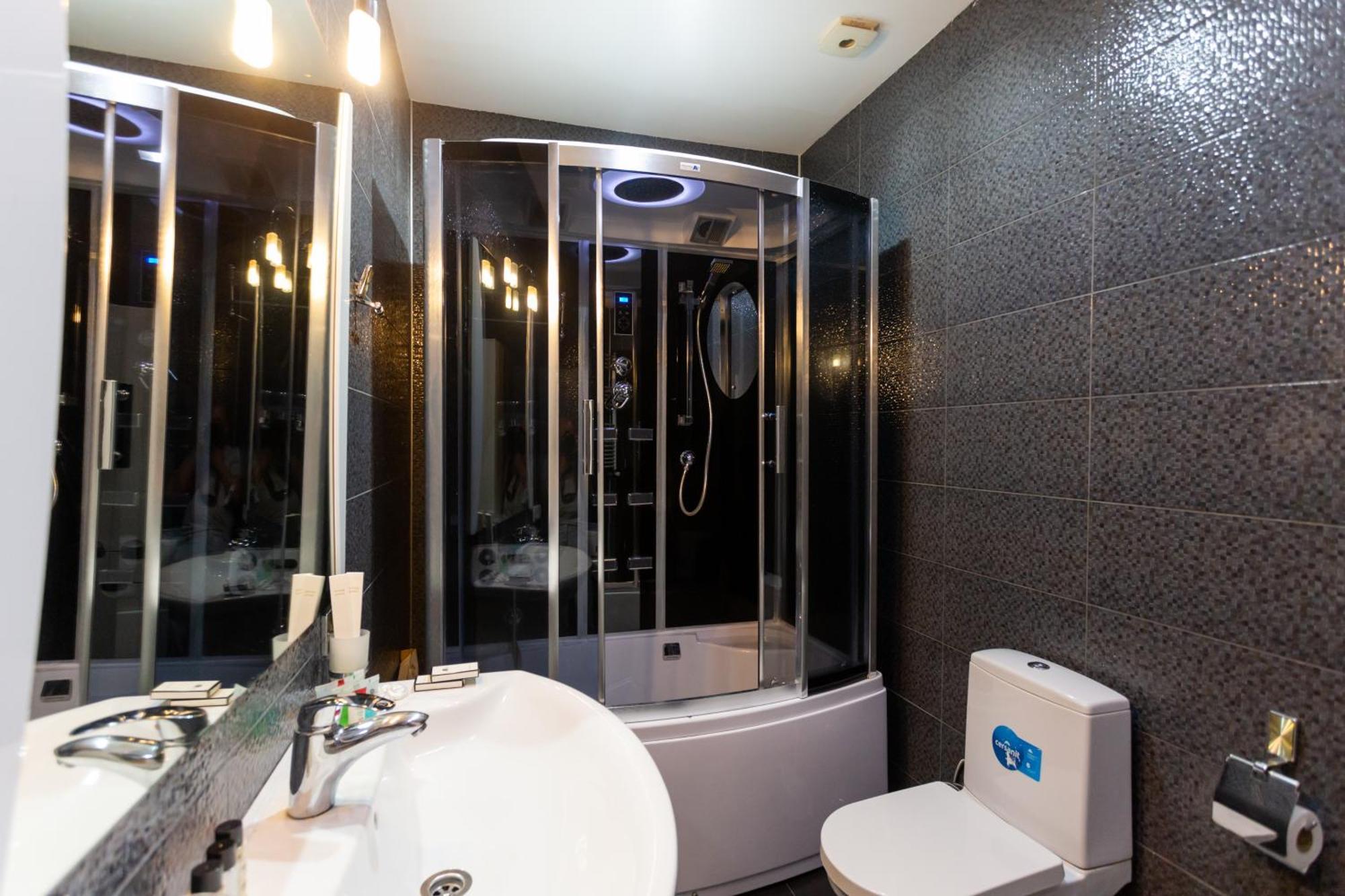 Two Bedroom Apartment In The City Center Тбилиси Экстерьер фото